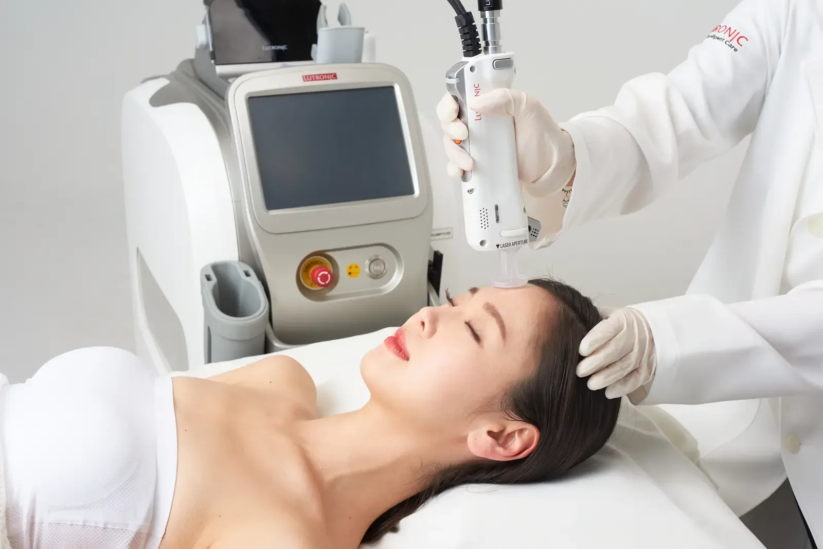 Laserbehandlung Bikinizone mit Lutronic Clarity II bei Laserazor