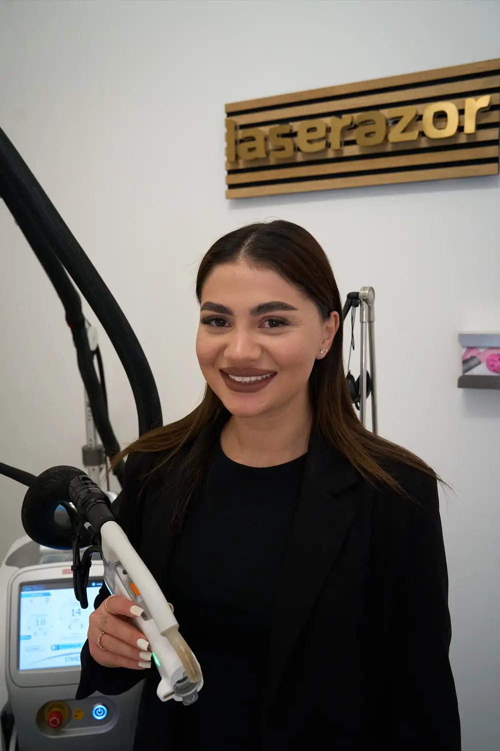 Hauttypanalyse im Laserazor Studio vor Laser-Haarentfernung bei Pigmentflecken